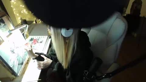 stage Kylie Sinner  brand CLITBAIT online show from 01/23/25, 05:24