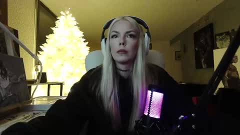 stage Kylie Sinner  brand CLITBAIT online show from 01/23/25, 11:26