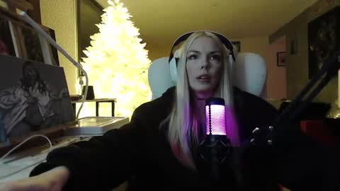 stage Kylie Sinner  brand CLITBAIT online show from 01/24/25, 02:28