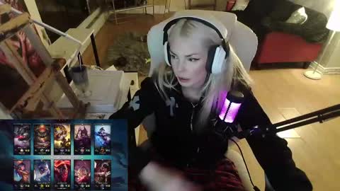 stage Kylie Sinner  brand CLITBAIT online show from 01/26/25, 06:28