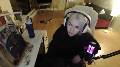 stage Kylie Sinner  brand CLITBAIT online show from 01/31/25, 10:21