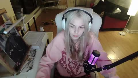 stage Kylie Sinner  brand CLITBAIT online show from 02/01/25, 07:36