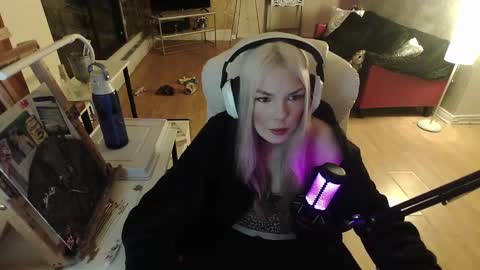 stage Kylie Sinner  brand CLITBAIT online show from 02/02/25, 01:45