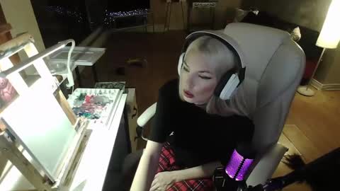stage Kylie Sinner  brand CLITBAIT online show from 02/02/25, 10:49