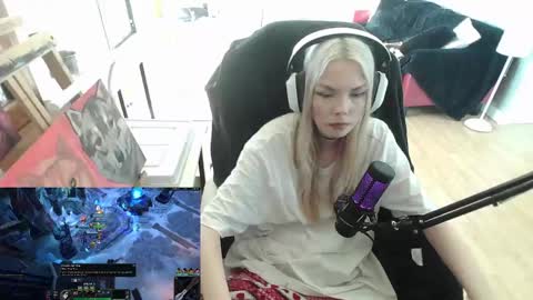 stage Kylie Sinner  brand CLITBAIT online show from 02/04/25, 05:01