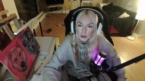 stage Kylie Sinner  brand CLITBAIT online show from 02/05/25, 06:46