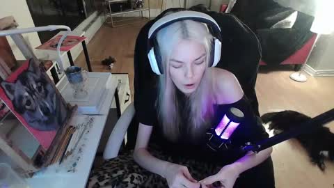 stage Kylie Sinner  brand CLITBAIT online show from 02/08/25, 03:19