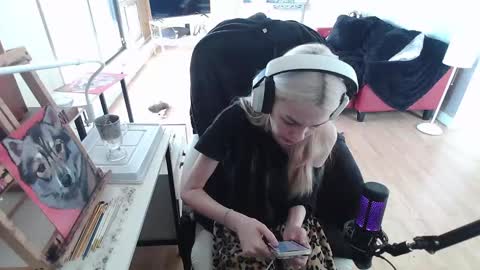 stage Kylie Sinner  brand CLITBAIT online show from 02/08/25, 03:10