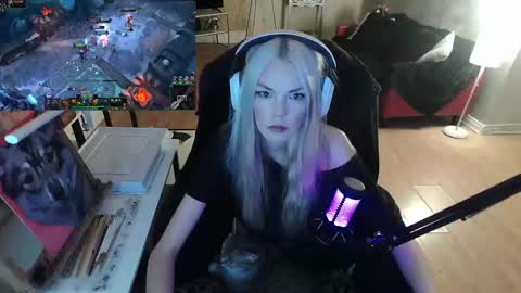 stage Kylie Sinner  brand CLITBAIT online show from 02/09/25, 12:17