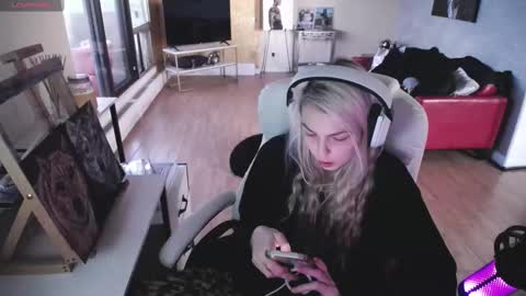 stage Kylie Sinner  brand CLITBAIT online show from 09/12/25, 09:42