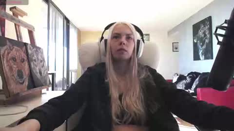 stage Kylie Sinner  brand CLITBAIT online show from 09/20/25, 08:10