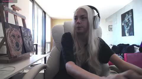 stage Kylie Sinner  brand CLITBAIT online show from 09/21/25, 04:52