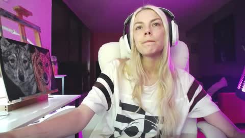 stage Kylie Sinner  brand CLITBAIT online show from 10/15/25, 07:19