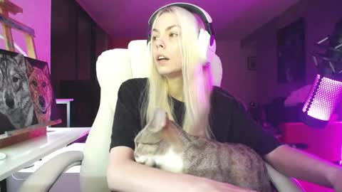 stage Kylie Sinner  brand CLITBAIT online show from 11/02/25, 08:39