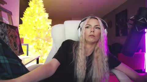 stage Kylie Sinner  brand CLITBAIT online show from 11/13/25, 10:25