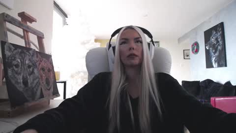 stage Kylie Sinner  brand CLITBAIT online show from 11/15/25, 01:18