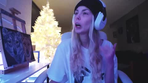 stage Kylie Sinner  brand CLITBAIT online show from 11/17/25, 10:04