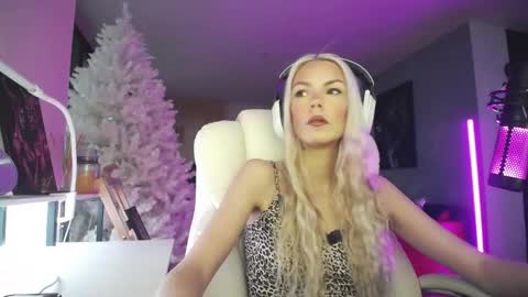 stage Kylie Sinner  brand CLITBAIT online show from 02/04/26, 09:31