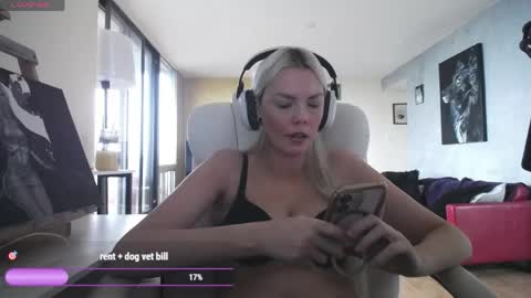 stage Kylie Sinner  brand CLITBAIT online show from 05/17/26, 10:55