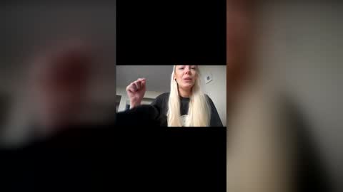 stage Kylie Sinner  brand CLITBAIT online show from 05/21/26, 10:33