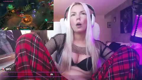 stage Kylie Sinner  brand CLITBAIT online show from 05/27/26, 01:57