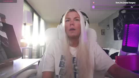 stage Kylie Sinner  brand CLITBAIT online show from 06/02/26, 10:23