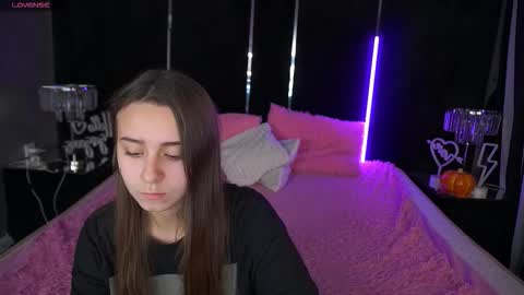 Snapshot of tinynataliee chatting on 11/26/25, 03:13 tinynataliee online show from 11/26/25, 03:13