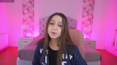 Snapshot of tinynataliee chatting on 02/09/26, 01:59 tinynataliee online show from 02/09/26, 01:59