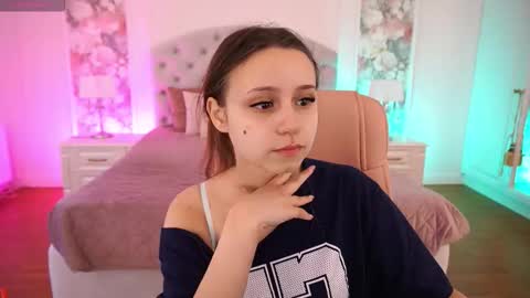 Snapshot of tinynataliee chatting on 03/17/26, 03:15 tinynataliee online show from 03/17/26, 03:15