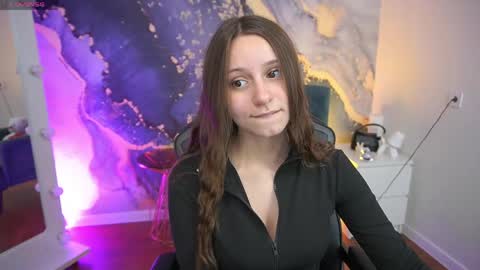 Snapshot of tinynataliee chatting on 04/18/26, 02:43 tinynataliee online show from 04/18/26, 02:43