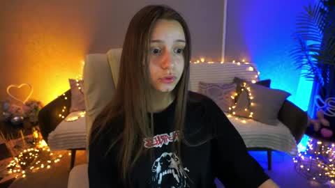 Snapshot of tinynataliee chatting on 05/17/26, 08:27 tinynataliee online show from 05/17/26, 08:27