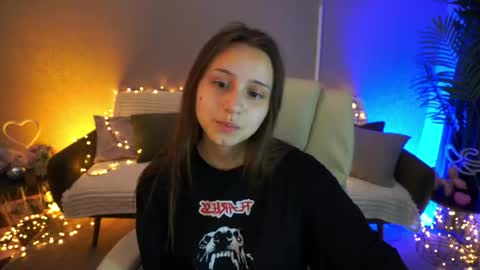 Snapshot of tinynataliee chatting on 05/18/26, 04:18 tinynataliee online show from 05/18/26, 04:18