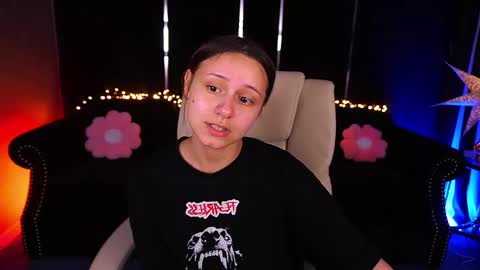 Snapshot of tinynataliee chatting on 05/19/26, 12:33 tinynataliee online show from 05/19/26, 12:33