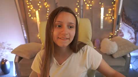 Snapshot of tinynataliee chatting on 05/25/26, 12:33 tinynataliee online show from 05/25/26, 12:33