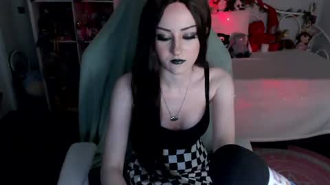 Snapshot of tinyprincess_doll chatting on 06/22/26, 04:53 Dahlia Browne online show from 06/22/26, 04:53