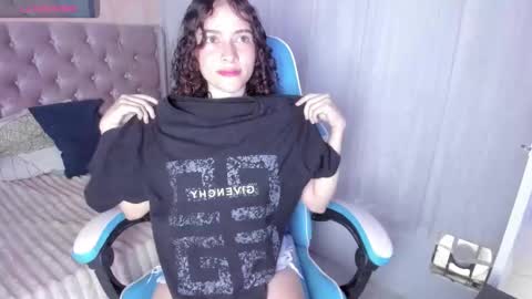 tinysophi online show from 11/18/25, 02:06