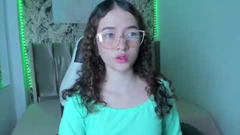 tinysophi online show from 06/12/26, 01:10