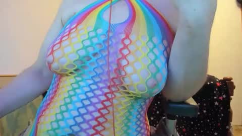 Snapshot of tinytina0069 chatting on 12/17/25, 02:01 tinytina0069 online show from 12/17/25, 02:01