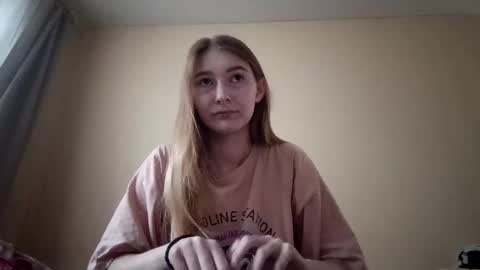 Hi Im Carry 18 years old online show from 11/14/25, 06:12