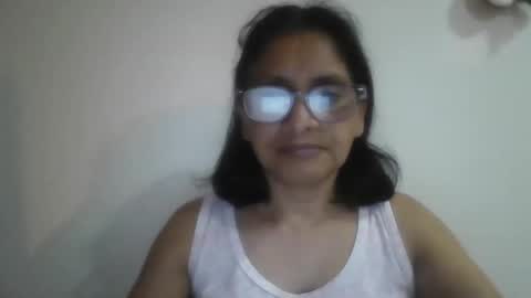 Snapshot of titssmall123 chatting on 11/30/25, 11:31 Ester online show from 11/30/25, 11:31