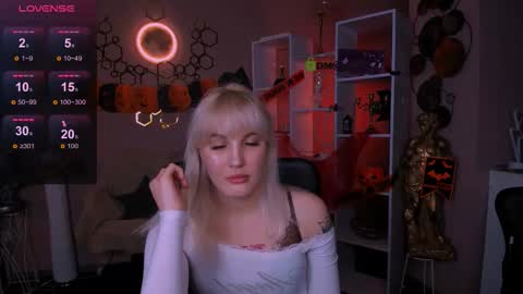 tobi_yours online show from 10/27/25, 08:46