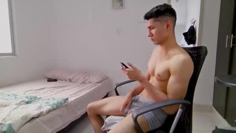 Snapshot of tobig998 chatting on 10/17/25, 05:37 Sebas online show from 10/17/25, 05:37