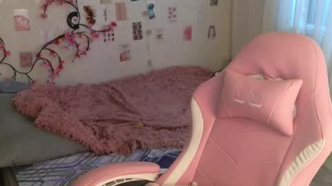 Snapshot of tofummuch chatting on 05/15/26, 05:47 Elma online show from 05/15/26, 05:47