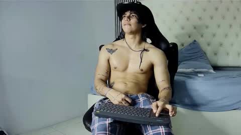 toji lee online show from 11/04/25, 09:08