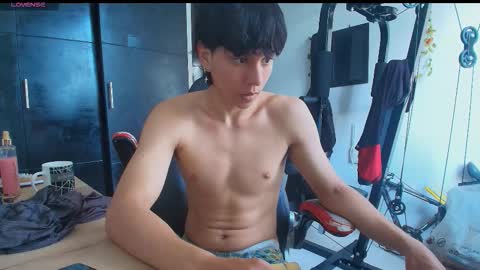 Snapshot of tokio2005 chatting on 12/14/25, 12:32 tokio2005 online show from 12/14/25, 12:32