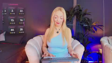 Snapshot of tokiomilf chatting on 12/17/25, 08:26 Tokio online show from 12/17/25, 08:26