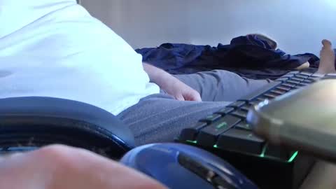 Snapshot of toloneo1 chatting on 05/25/26, 01:06 toloneo1 online show from 05/25/26, 01:06