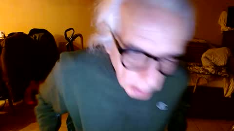 Snapshot of tom112292014 chatting on 11/13/25, 02:54 tom112292014 online show from 11/13/25, 02:54