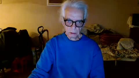 Snapshot of tom112292014 chatting on 11/17/25, 12:22 tom112292014 online show from 11/17/25, 12:22