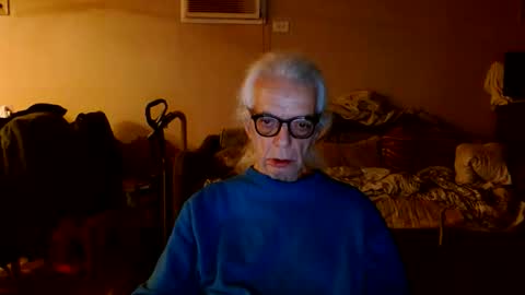 Snapshot of tom112292014 chatting on 11/19/25, 02:33 tom112292014 online show from 11/19/25, 02:33